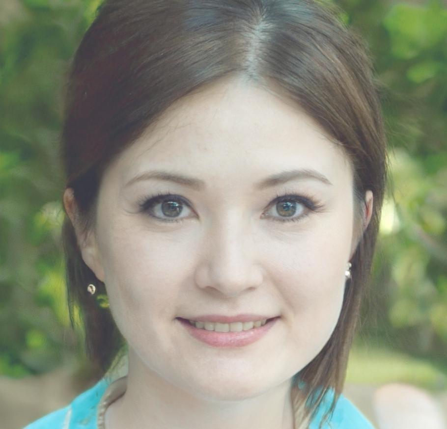 Instructor Vera explaining responsive design principles